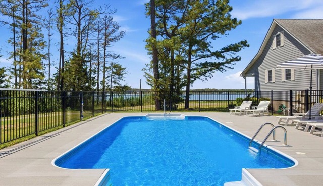 Short drive to Downtown Cambridge | Private Dock | Pool | 16.5 Acres | Guest Hou