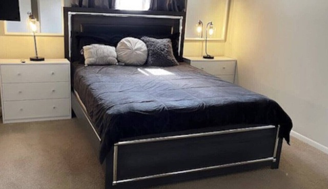 Simple Comfy - One Bedroom Apartment in Lombard