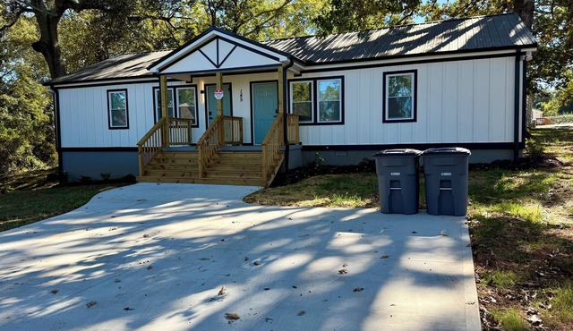 Skyline Split A Retreat Close to Everything You Need! Quiet, Clean & Convenient.