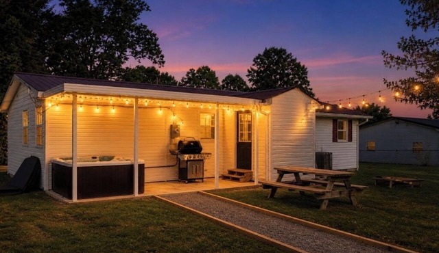 Sleeps 16 Hot Tub Egg Chairs Pool Table 4 bedroom Near New River Gorge