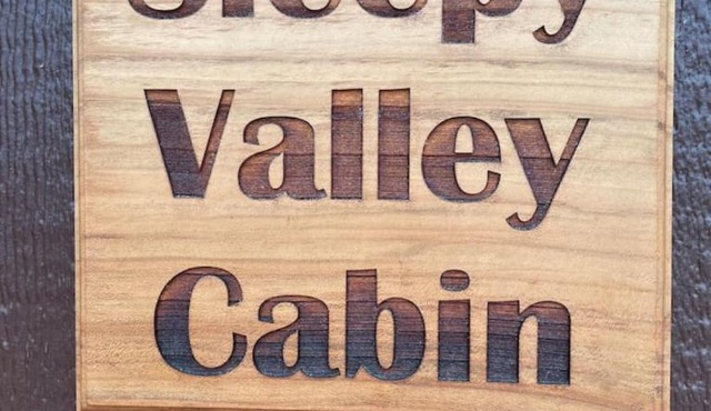 Sleepy Valley Cabin with Hot Tub & Scenic Views