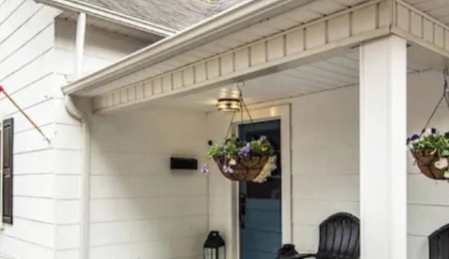 Southern Charm Cottage- Historic 2 bed 1 bath refuge in Hickory