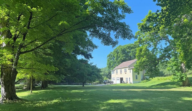 Spacious 4-bedroom house on riverfront; walk to delightful Washington, CT