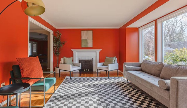 Spacious 4BR w/Pool Near DC & Old Town Alexandria