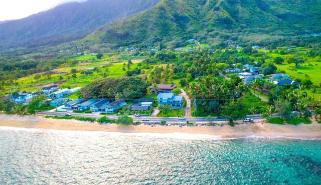 Spacious 5 Bedroom Home/2 Kitchens in Oahu's Countryside