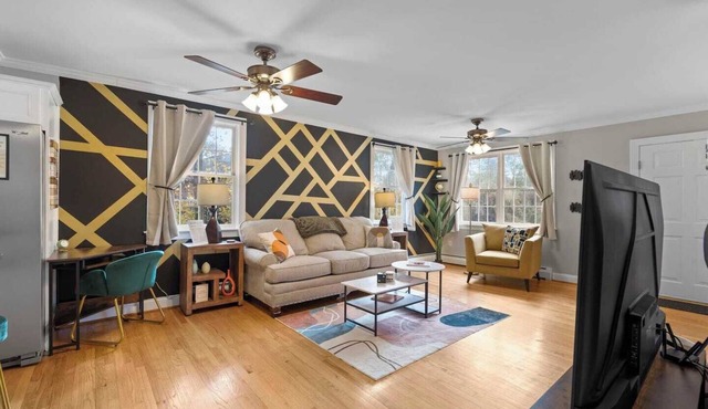 Spacious-5 Beds! 3 Mi to Mohegan