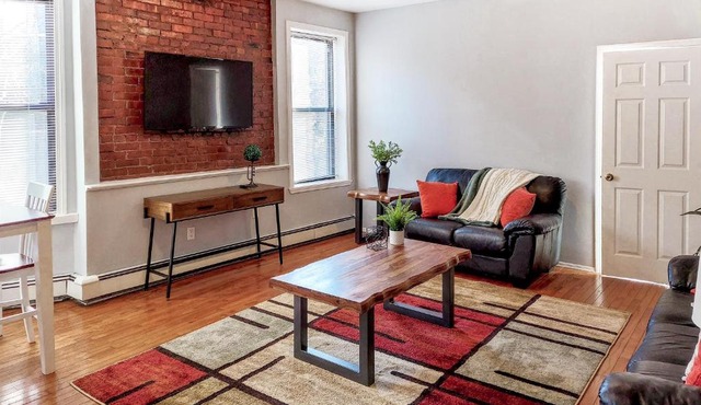 Spacious Getaway by Wooster Square!