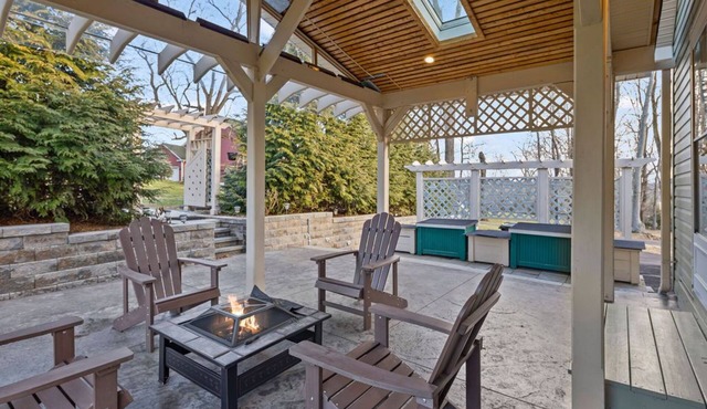 Spacious Home with Game Room and Pool