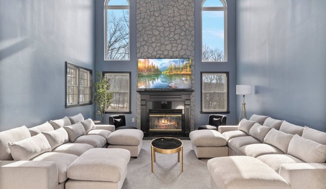Spacious Retreat w/Pool, Hot Tub & Game Room