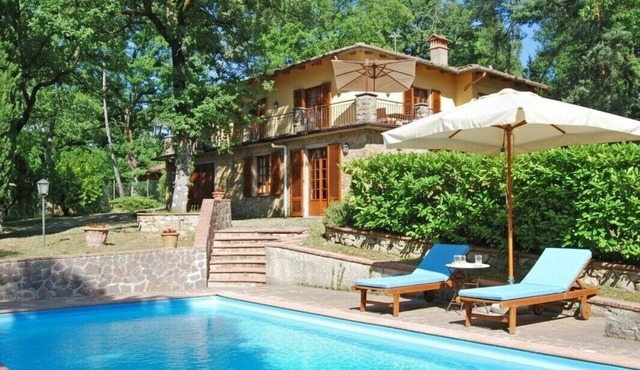 Spacious Villa with Pool in the heart of Chianti, ideal for exploring Tuscany