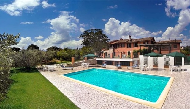 Spacious villa set among olive groves and large lawned garden with private pool