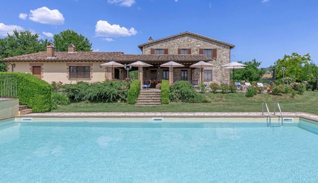 Spacious villa with private pool and panoramic views of the Umbrian hills, just 15 minutes from Todi