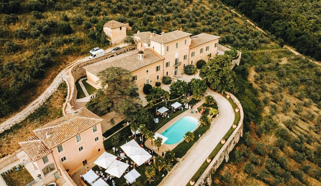 Spectacular 18th-century Mansion with pool