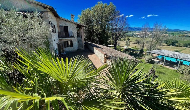 Spoleto Poolside - Sleeps 24