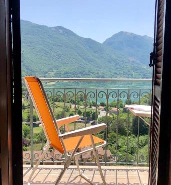 Stanza con terrazzo vista lago LAKEHOLIDAY IT