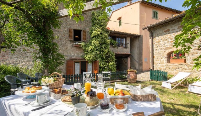 Stone built farmhouse Antica Torre by VacaVilla