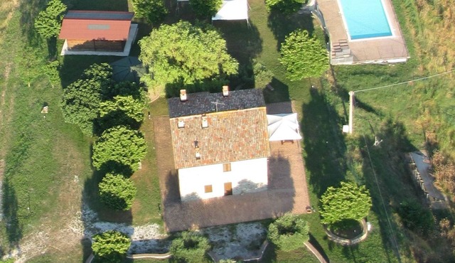 Stone villa with private pool and park, located in the Umbrian countryside