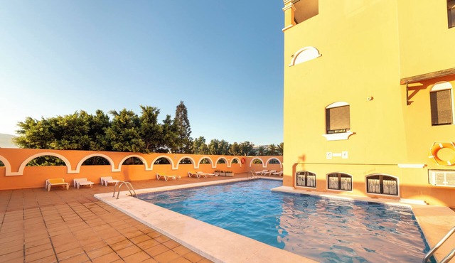 Studio Apartment 'Estudio En La Playa' with Mountain View, Shared Pool and Wi-Fi