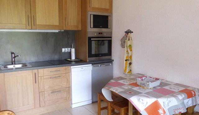 Studio for 4, opposite ski lift, private terrace