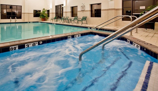 Studio | Free Breakfast. Indoor Pool & Hot Tub