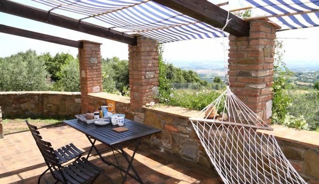 Studio on the ground floor, ideal for early risers who would like to greet the sun in the morning