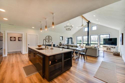 Stunning Chesapeake Bay Farmhouse w/Dock & Kayaks