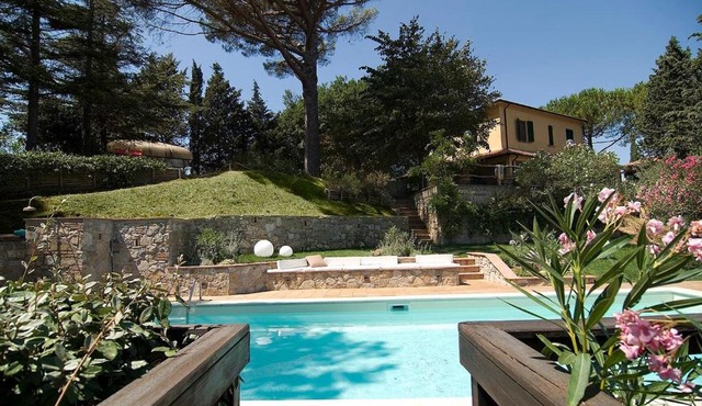 Stunning Country House overlooking Tuscany hills