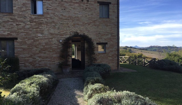 Stunning Le Marche 4 double bedroom farmhouse with private pool.