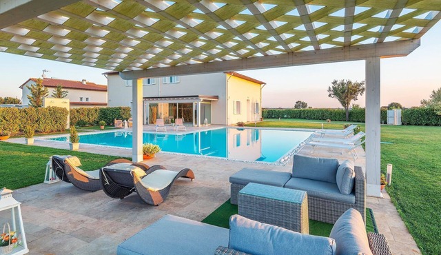 Stunning luxury villa with spa, sauna and Turkish bath