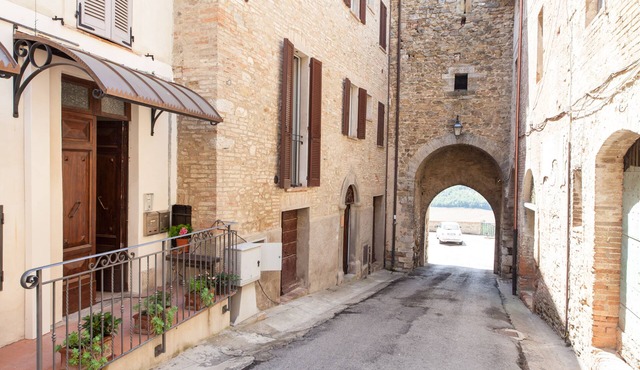 Stunning medieval vllage townhouse close to Perugia