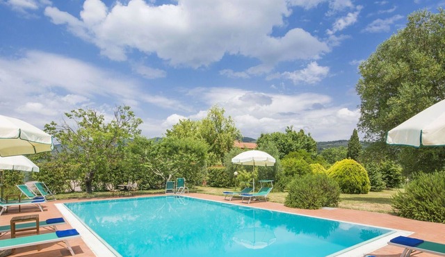 Stunning private villa with WIFI, private pool, TV, patio, pets allowed, panoramic view and park...