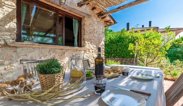 Stunning private villa for 8 people with WIFI, TV, patio, panoramic view and parking, close to R.
