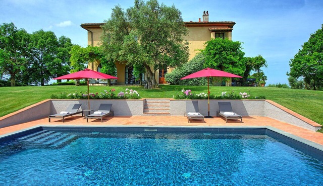 Stunning private villa for 12 people with A/C, WIFI, private pool, patio and panoramic view