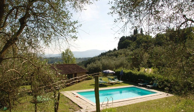 Stunning private villa with internet, private pool, A/C, TV, patio, panoramic view, close to Lucca