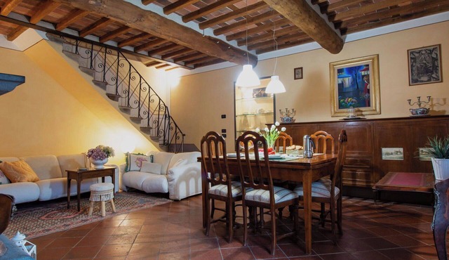Stunning private villa for 10 people with WIFI, private pool, TV, balcony and pets allowed