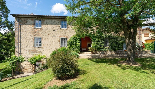 Stunning private villa for 10 guests with TV, pets allowed and panoramic view
