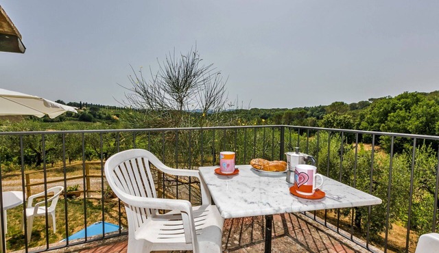 Stunning private villa for 4 guests with WIFI, TV, patio, pets allowed and panoramic view