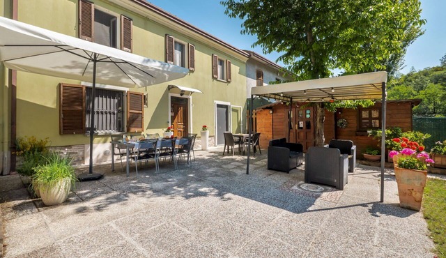 Stunning private villa with private pool, WIFI, hot tub, TV, pets allowed and panoramic view
