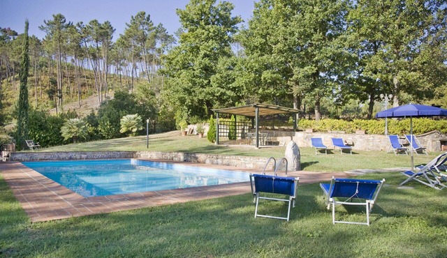 Stunning private villa for 8 guests with WIFI, A/C, private pool, TV and patio, close to Lucca