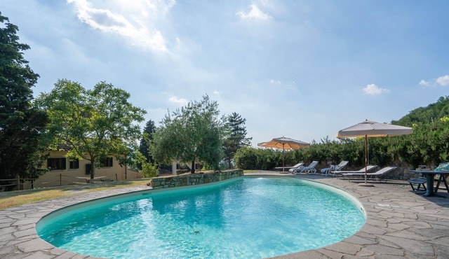 Stunning private villa with WIFI, private pool, TV, patio, pets allowed, panoramic view and park...
