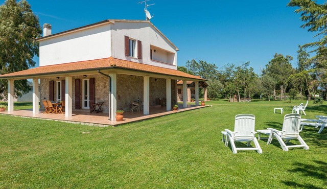 Stunning private villa for 6 guests with WIFI, TV and terrace