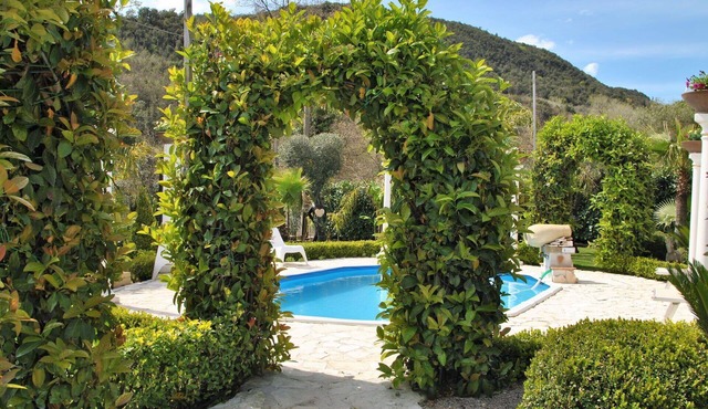 Stunning private villa for 6 people with WIFI, A/C, private pool, TV, pets allowed and parking