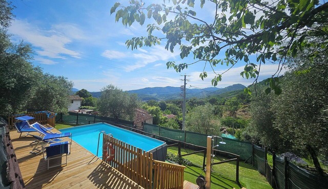 Stunning private villa with private pool, A/C, internet, TV, terrace, pets allowed, close to Lucca