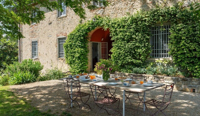 Stunning private villa for 10 people with TV and pets allowed