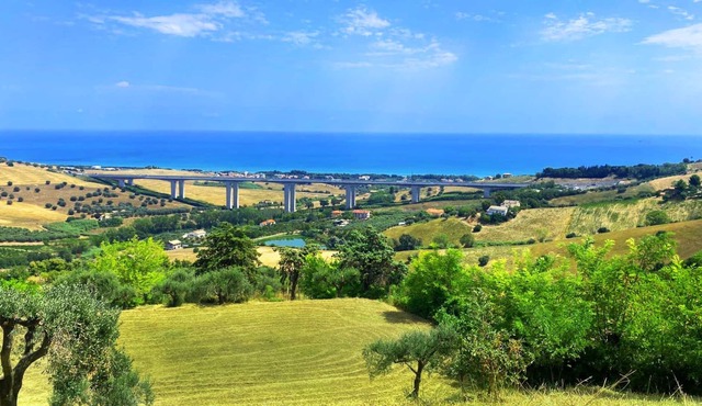 Stunning sea views, 5 minutes from the beach!