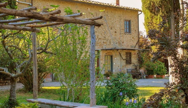 Stunning villa for 4 guests with WIFI, pool, TV, patio and panoramic view, close to Florence