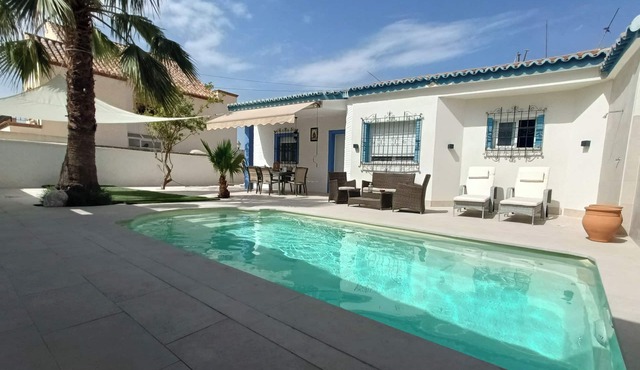 Stunning Villa in Aguadulce 400m², Private Pool, 800m From the Beach