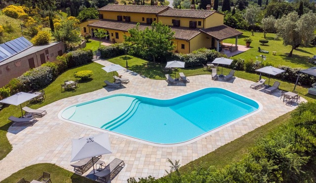 Stunning villa for 6 people with WIFI, pool, A/C, TV and parking
