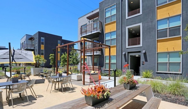 Stylish 3BR Escape in Roen Menlo Park – A Pool & BBQ Paradise Awaits