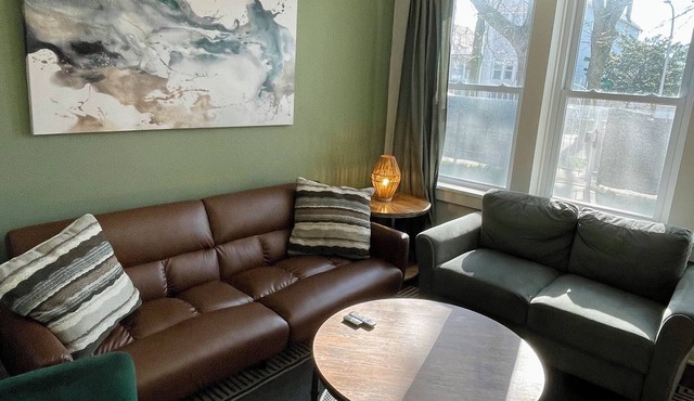 Stylish comfortable 3BR with tons of natural light